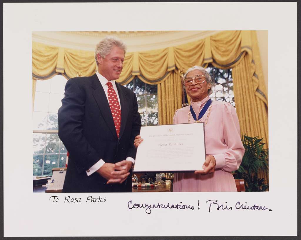 Mrs. Rosa Parks receiving the Presidential Medal of Freedome in 1996 next to President Clinton.