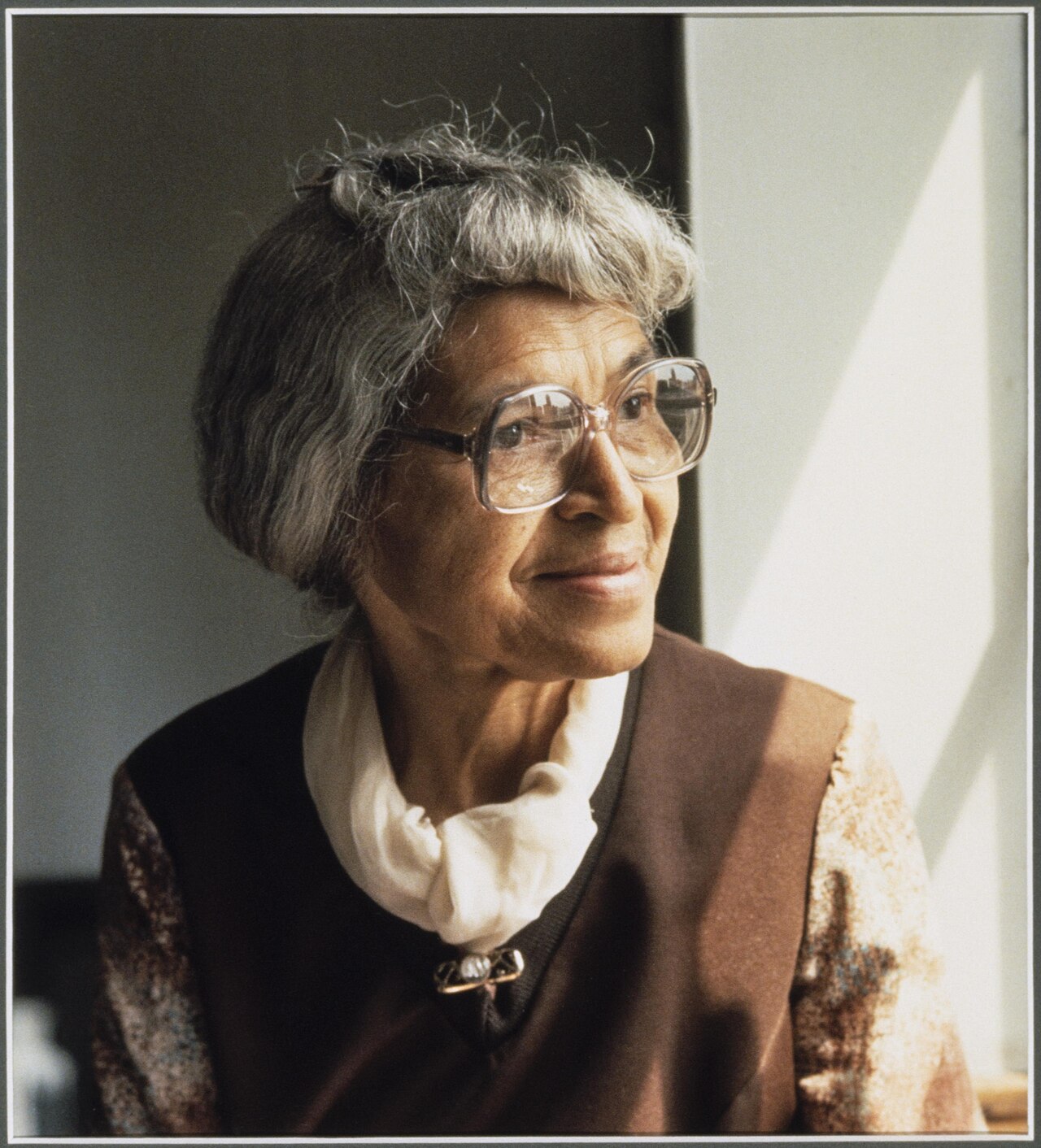 Portrait of Rosa Parks looking out the window.